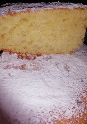Una foto de Torta húmeda de pera, manzana y naranja