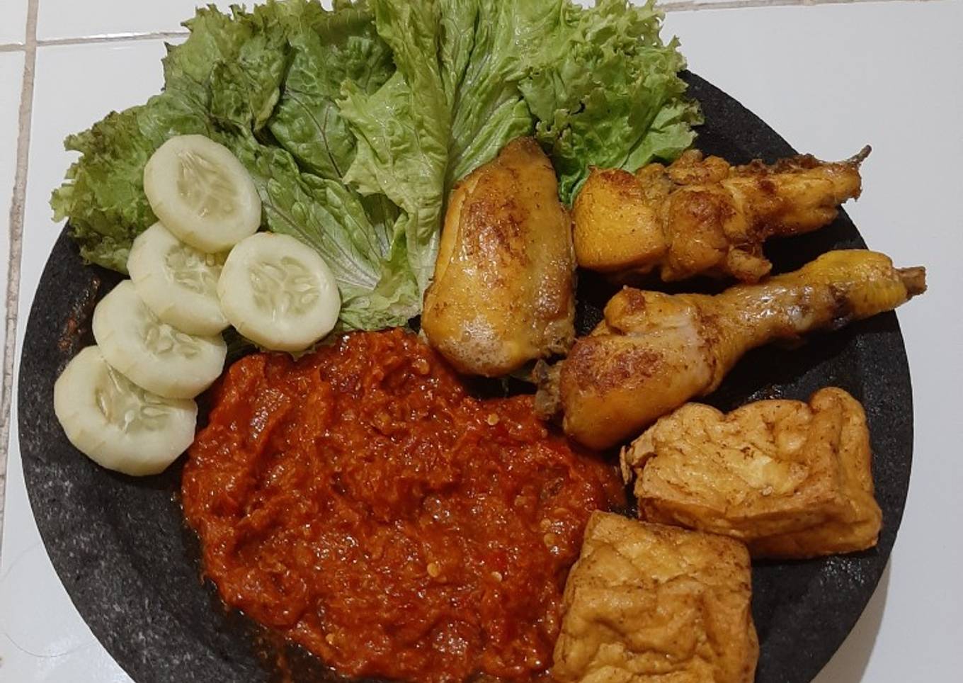 Ayam goreng bumbu kunyit