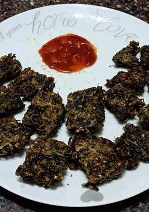 कोथिंबीर वड्या (kothimbir vadi recipe in marathi) रेसिपी चे मुख्य फोटो 