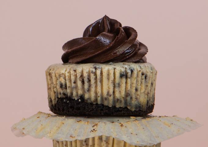 Easiest Way to Prepare Award-winning Mini Oreo Cheesecakes with Chocolate Ganache