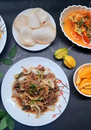 Hình của món Mâm cơm ngon với các món khế nhà trồng.