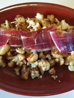 Una foto de Coliflor frita y jamón