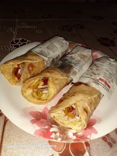 আলুভাজা এগরোল(aluvaja egg roll recipe in bengali) রেসিপির প্রধান ছবি
