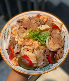 mì xào tôm thịt