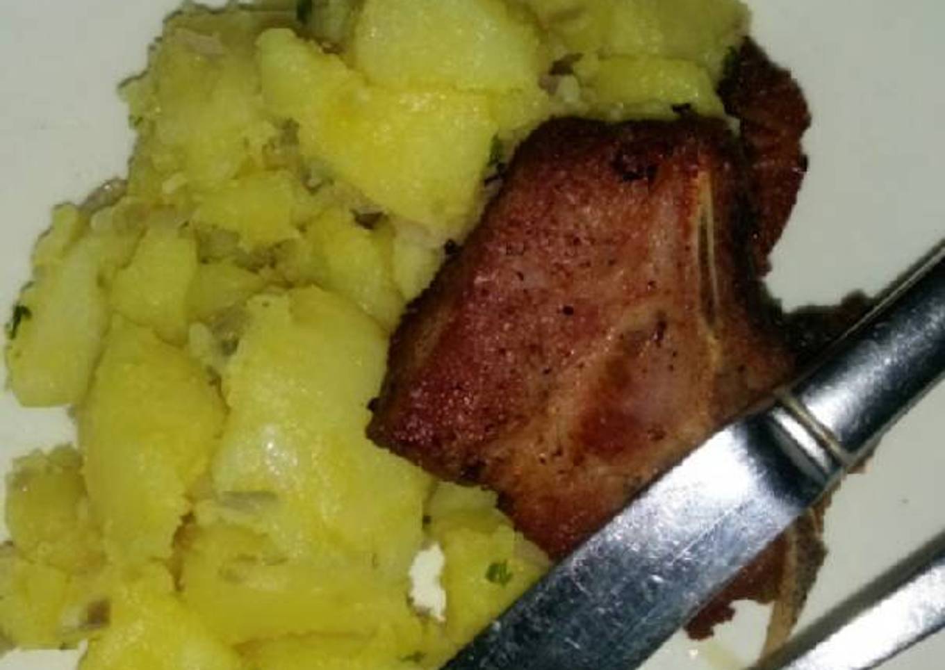 Papas salteadas con chuleta