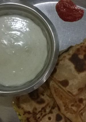 A picture of Corn spinach cheesy pocket parathas.