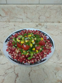 صورة لوصفة سلطة خضراء و رمان