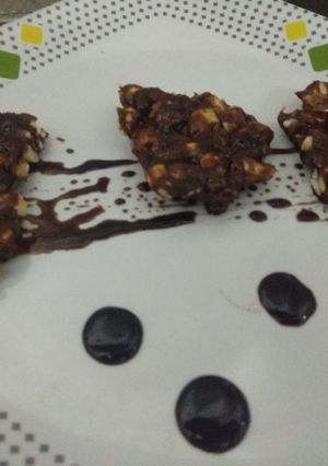 A picture of Chocolate peanut chikki.