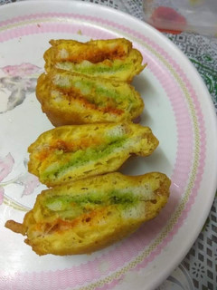 A picture of Bread pakoda.