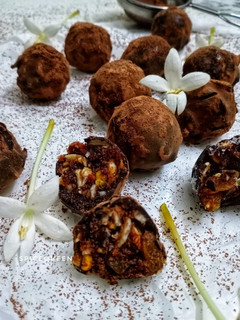 A picture of Dryfruit Choco Balls.