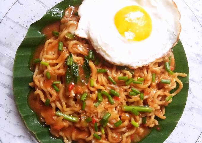Bagaimana Membuat Mie Goreng Nyemek Pedas Bumbu Uleg Anti Gagal