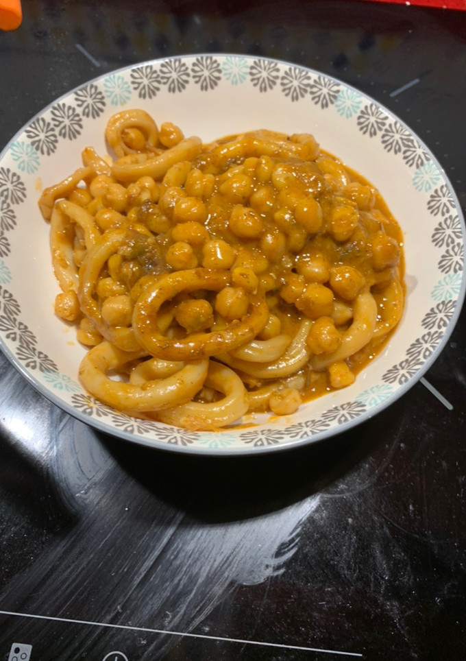 Una foto de Calamares con garbanzos