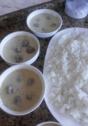 صورة لوصفة كرات الكفته باللبن مع الأرز