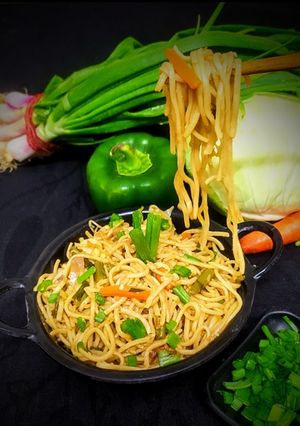 हक्का नूडल्स (hakka noodles recipe in Hindi) रेसिपी मुख्य फोटो