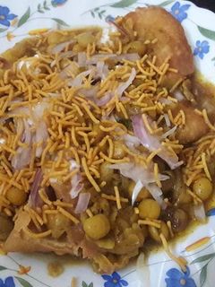 समोसा चाट (Samosa Chaat recipe in Hindi) रेसिपी मुख्य फोटो