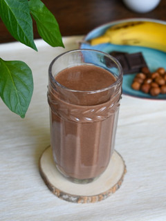 Una foto de Batido de plátano chocolateado sin azúcar
