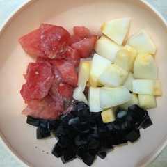 A picture of Sop buah SeBel Cin (semangka, belewah, cincau) 😍.