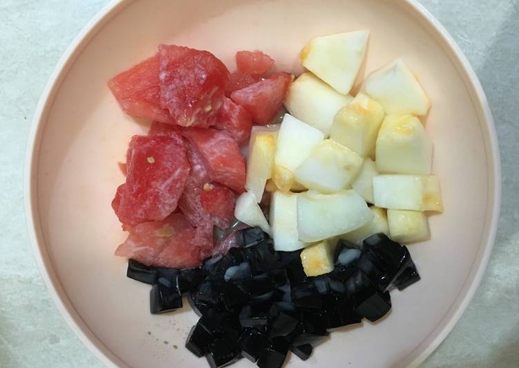 Langkah Mudah untuk Menyiapkan Sop buah SeBel Cin (semangka, belewah, cincau) 😍, Lezat