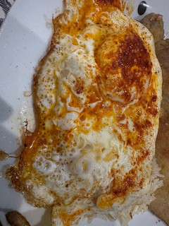 Una foto de Huevo frito con pimentón de La Vera