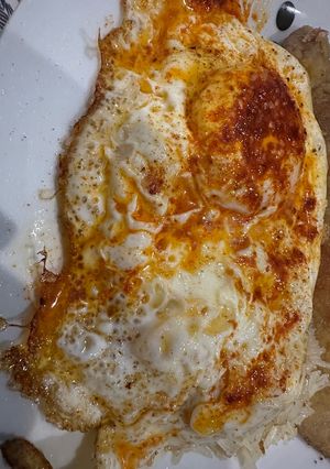 Una foto de Huevo frito con pimentón de La Vera