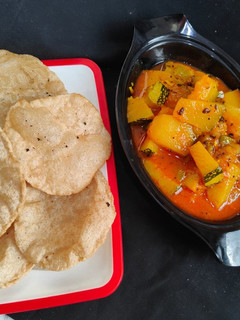 कद्दू विद कैरी (kaddu with curry recipe in Hindi) रेसिपी मुख्य फोटो
