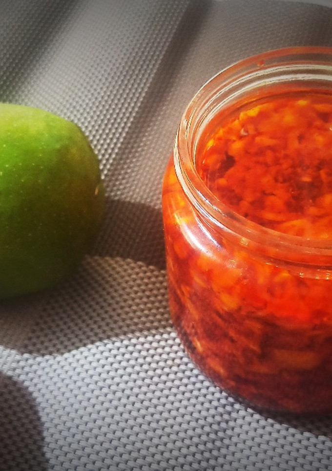 કેરી ડુંગળી નું અથાણું (Keri Dungli Athanu Recipe In Gujarati) રેસીપી મુખ્ય ફોટો