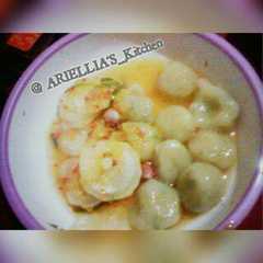 A picture of Cilok Lobak Putih n Kacang Merah Kuah Pedas Asam Gurih endeees😋.