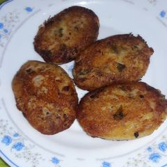 A picture of Aloo chicken cutlet.