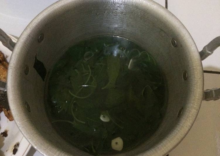 Langkah Mudah untuk Membuat Sayur Bayam (pakai kunci) yang Enak