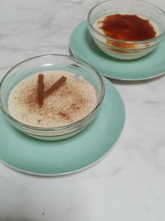 Una foto de Sémola con leche líquida