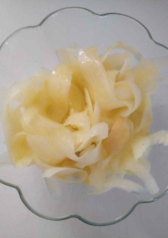 Una foto de Ensalada agridulce de pepino y patata