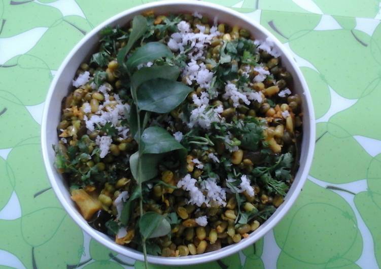 How to Easy Yummy Cherupayar Mulappichathu Thoran (Green Gram Sprouts Dry)