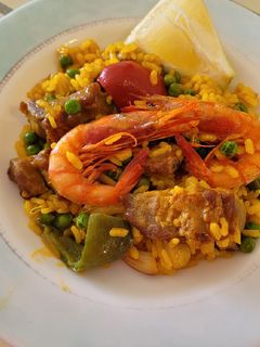 Una foto de Paella de aprovechamiento y tiempos difíciles