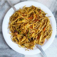 A picture of Mushroom chowmein.