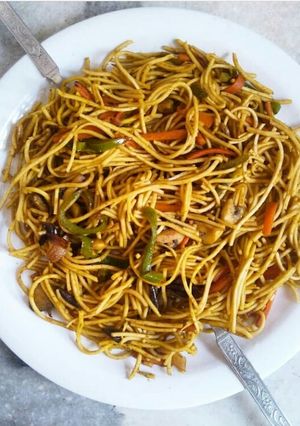 A picture of Mushroom chowmein.