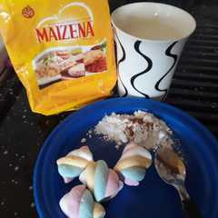 Una foto de Atole o leche con malvaviscos