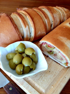 Una foto de Pan de jamón y aceitunas (receta típica venezolana) 🥖
