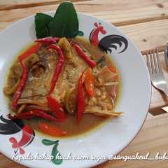 A picture of Kepala kakap kuah asem seger.