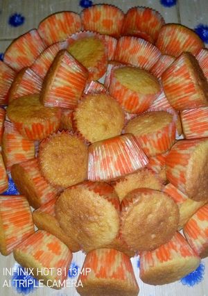 A picture of Vanilla cupcakes.