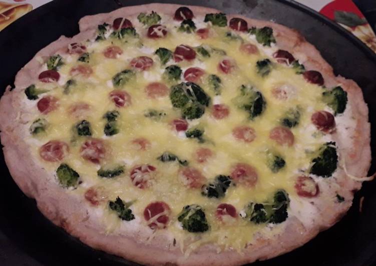 Brokkolis virslis tejfölös pizza glutén-és tejmentesen