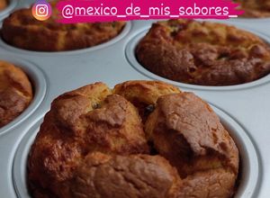 Una foto de 💥 MUFFINS DE ELOTE, RELLENOS DE QUESO Y RAJAS 💥
