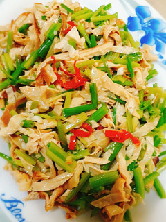 芹菜炒煙燻豆皮 的食譜成品照片