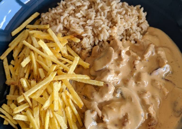 Strogonoff à brasileira vegano