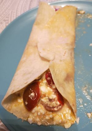 Una foto de Fajita de tomates provenzales y queso cottage