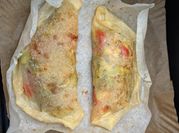 Una foto de empanadas de salmón