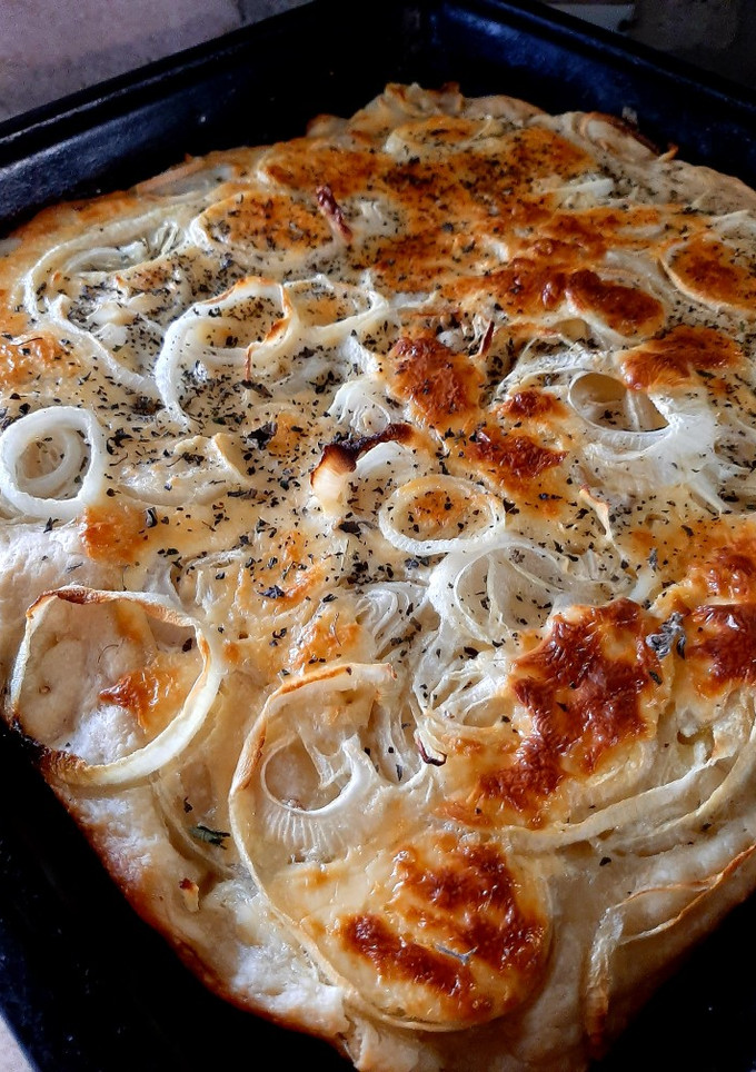 Una foto de Pizza casera con masa de leudado lento