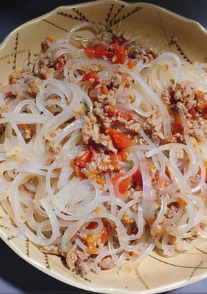 Hình của món Miến sốt bò bằm.
