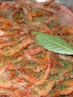 Una foto de Gambas al vino albariño