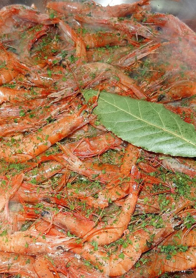 Una foto de Gambas al vino albariño