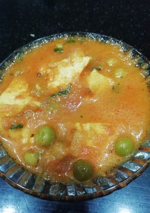 A picture of Dhaba style matar paneer.
